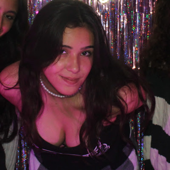 Meet your Posher, Sarah - Picture 1 of 1